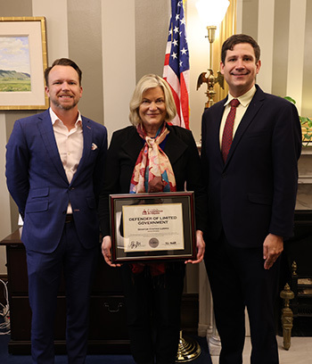 Senator Lummis Receives the Defender of Limited Government Award – Pine Bluffs Post